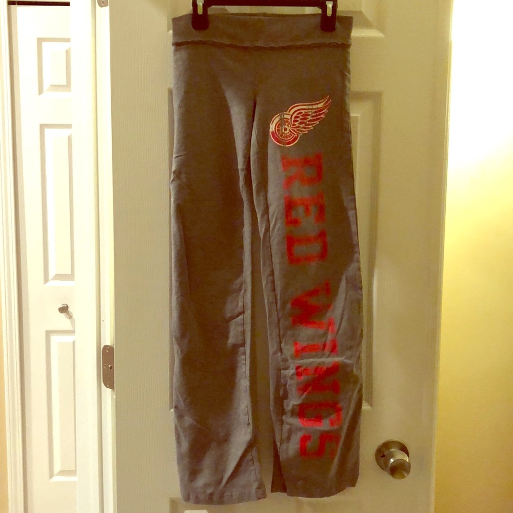 Grey Detroit Red Wings yoga pants size small